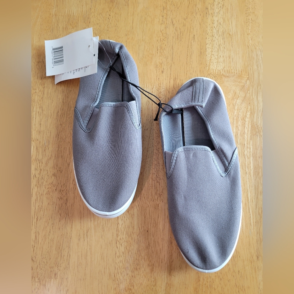NWT Activ Pro gray canvas shoes